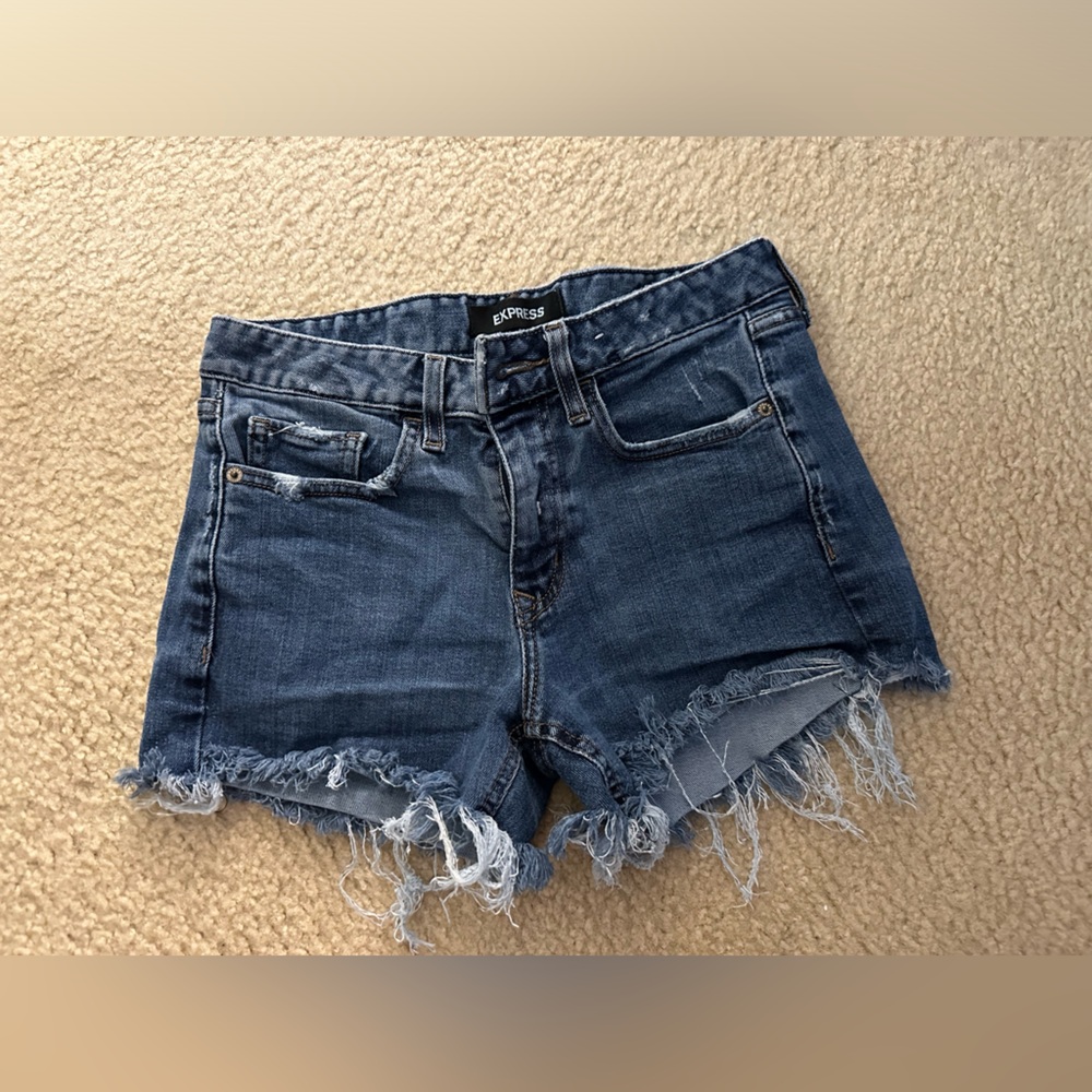 Express Dark Blue Distressed Jean Shorts. Shortie Relaxed Low Rise Womens Size 4